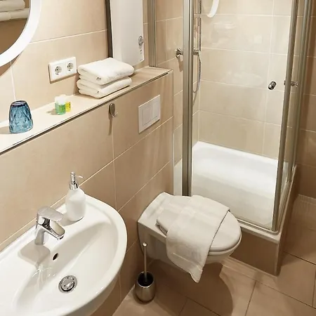 Δωμάτια σε οικογενειακή κατοικία Agency Csa